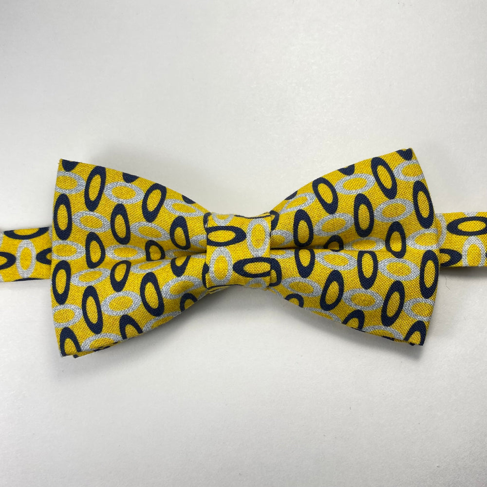 
                  
                    Graphic Oval Print Bow Tie
                  
                