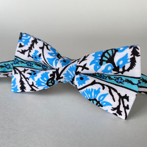 
                  
                    90's Vine Striped Patterned Bow Tie
                  
                