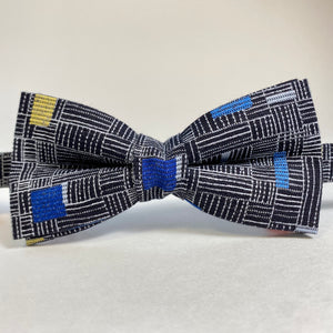 
                  
                    90's Geometric Print Bow Tie
                  
                